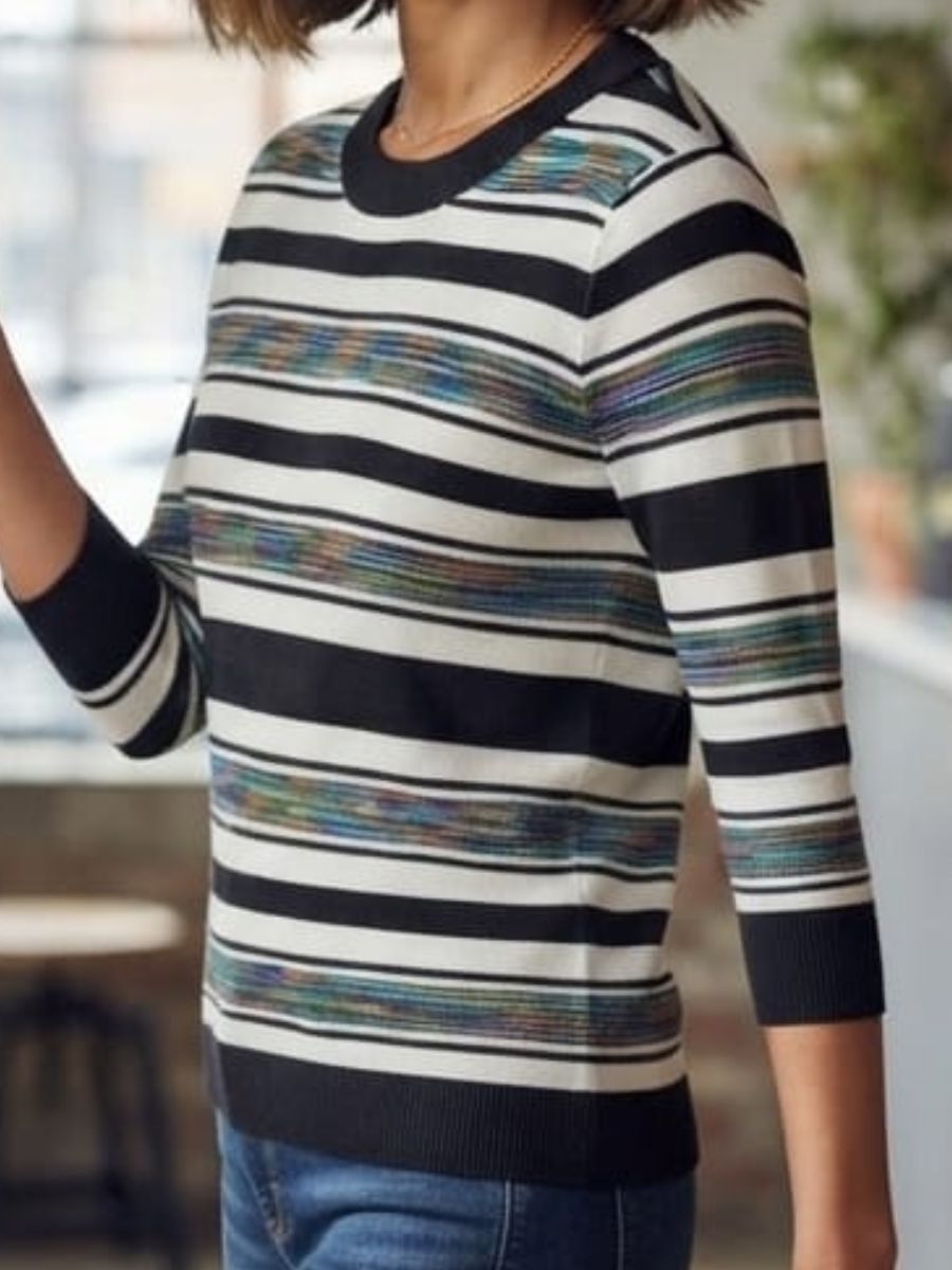 ModaFesta -Ribbed neckline cuffs and h Slim fit knit silhouetteem
